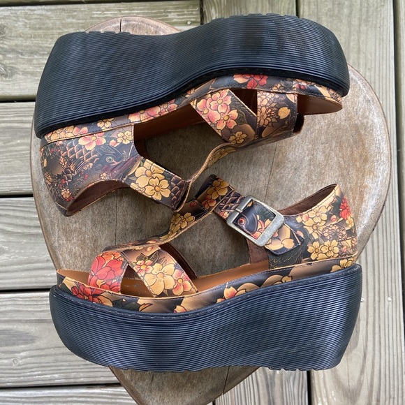 RARE Dr. Martens Adaya Tattoo Koi Fish Floral Wedge Sandals Shoes Women's Size 7 - Picture 15 of 16